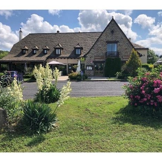  AGENCE TERRES D'IMMO : Local / Bureau | NEUVEGLISE-SUR-TRUYERE (15260) | 680 m2 | 630 000 € 