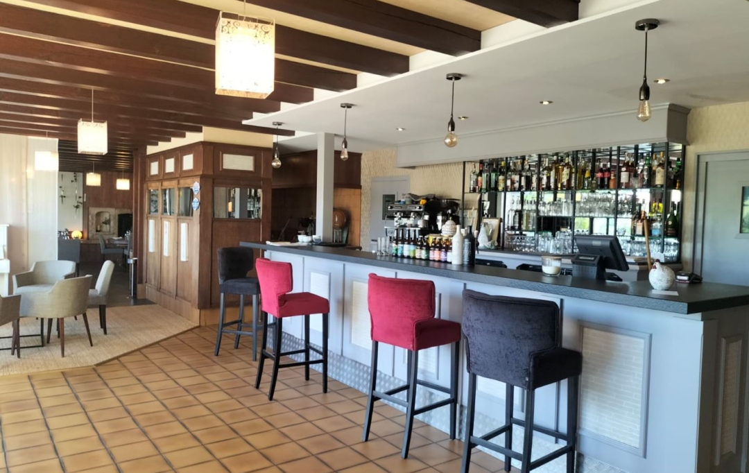 AGENCE TERRES D'IMMO : Local / Bureau | NEUVEGLISE-SUR-TRUYERE (15260) | 680 m2 | 630 000 € 