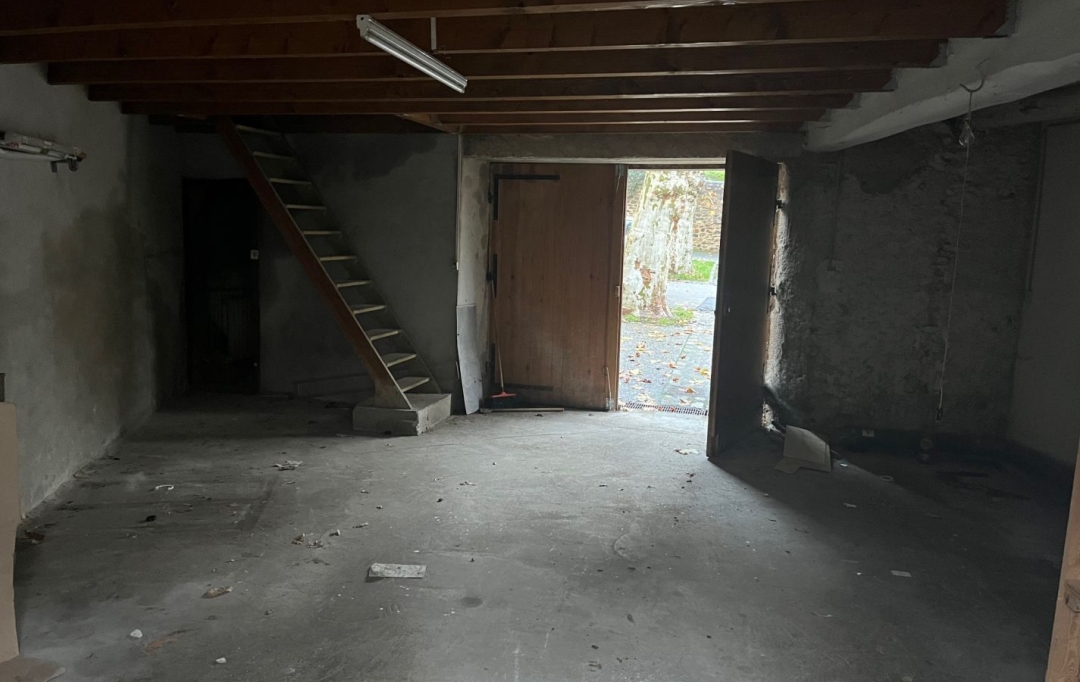 AGENCE TERRES D'IMMO : Garage / Parking | BLESLE (43450) | 75 m2 | 37 000 € 