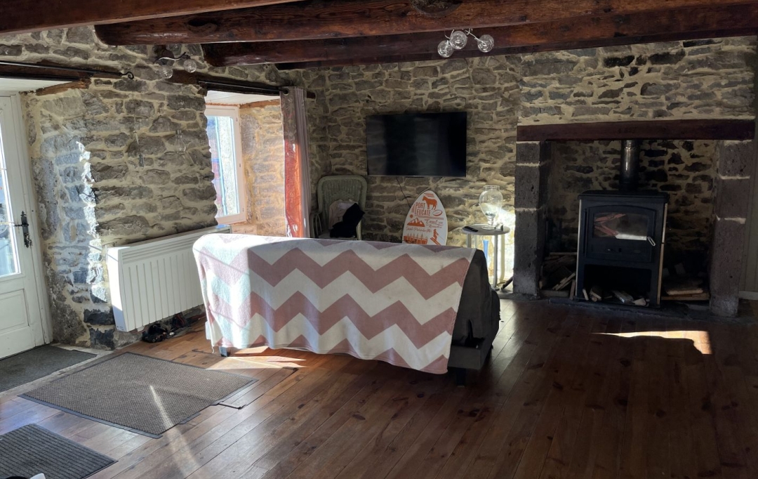 AGENCE TERRES D'IMMO : House | ANZAT-LE-LUGUET (63420) | 145 m2 | 131 750 € 