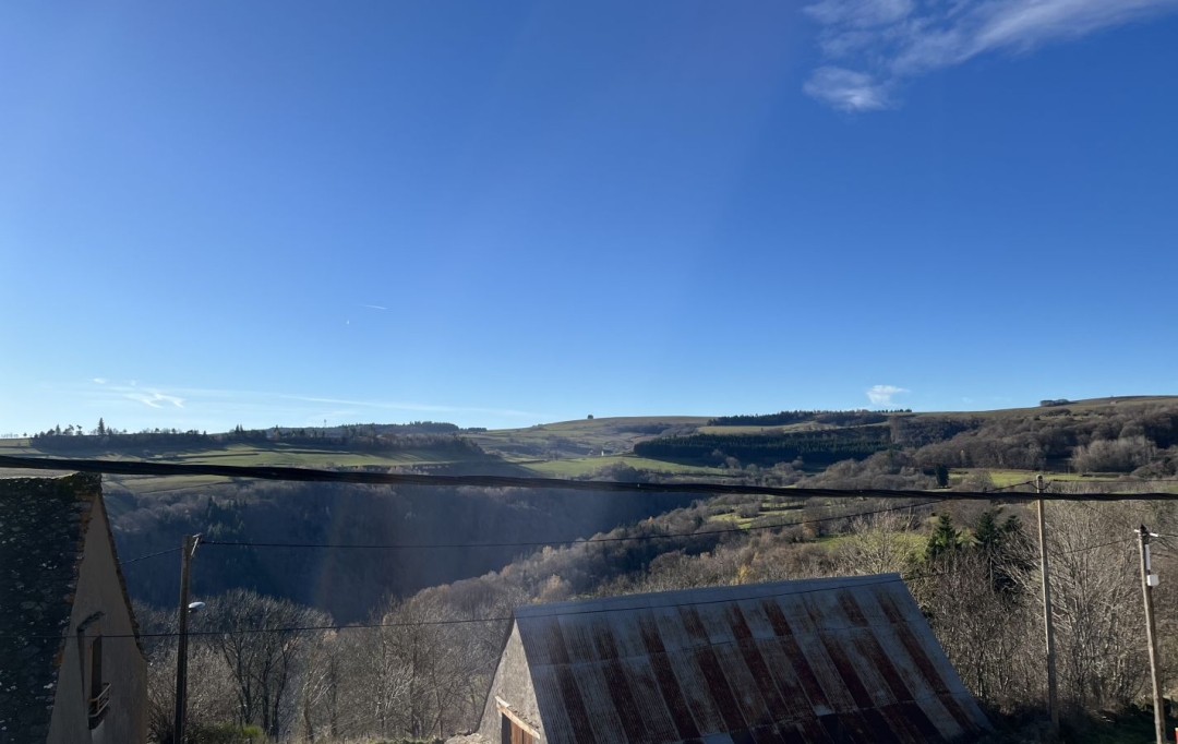AGENCE TERRES D'IMMO : House | ANZAT-LE-LUGUET (63420) | 145 m2 | 131 750 € 