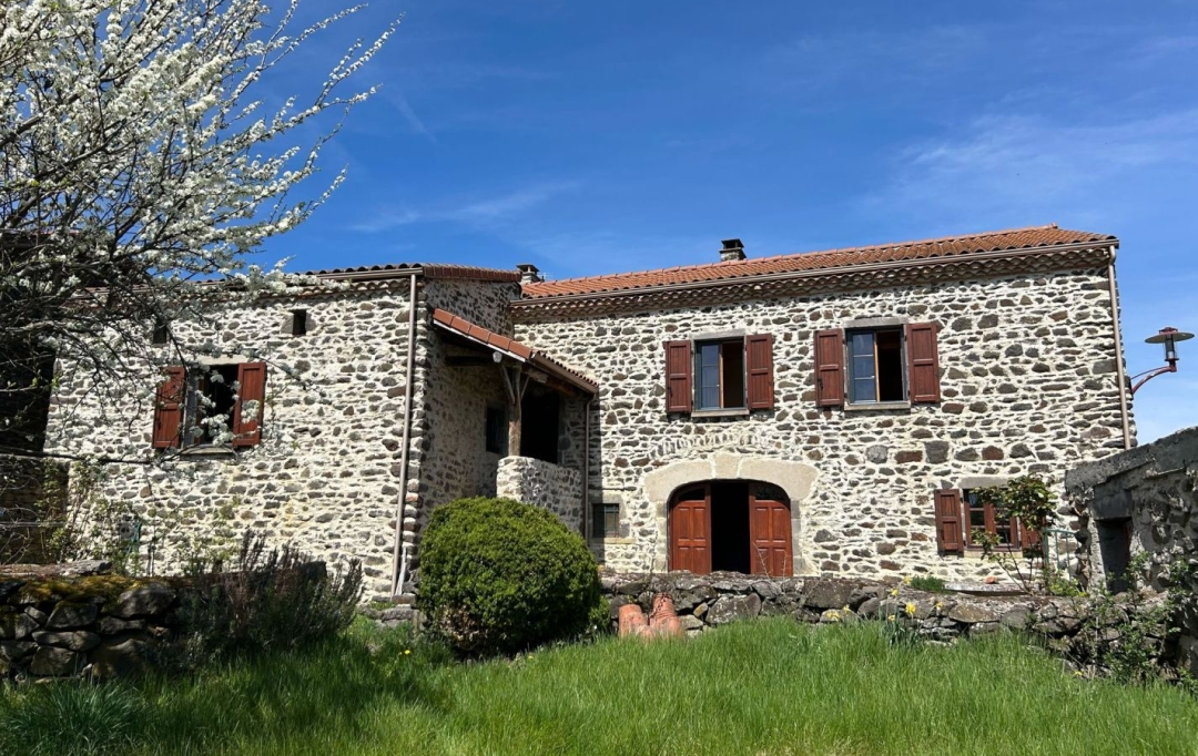 AGENCE TERRES D'IMMO : House | MASSIAC (15500) | 143 m2 | 237 000 € 
