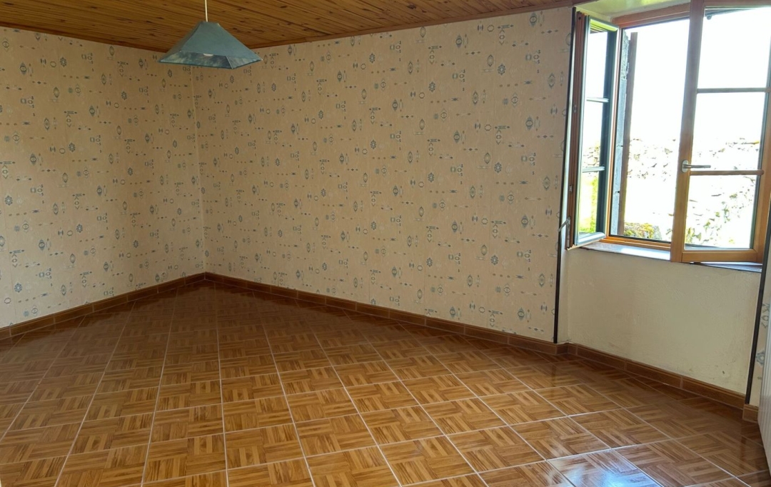 AGENCE TERRES D'IMMO : House | MASSIAC (15500) | 143 m2 | 237 000 € 