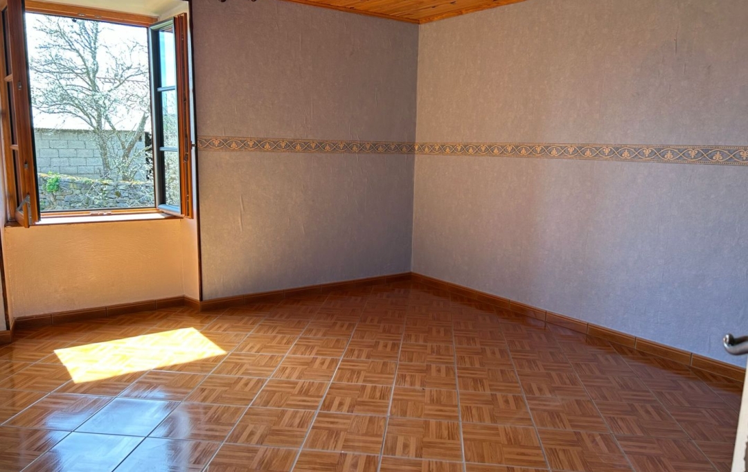 AGENCE TERRES D'IMMO : House | MASSIAC (15500) | 143 m2 | 237 000 € 