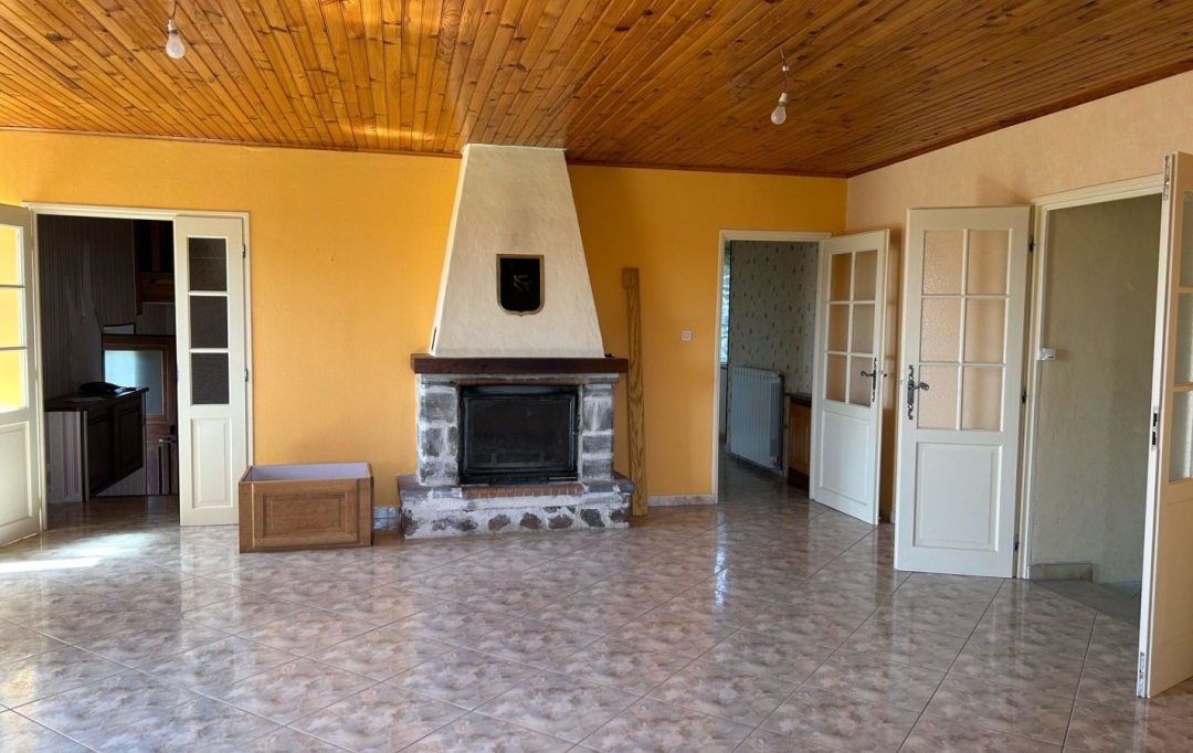 AGENCE TERRES D'IMMO : House | MASSIAC (15500) | 143 m2 | 237 000 € 
