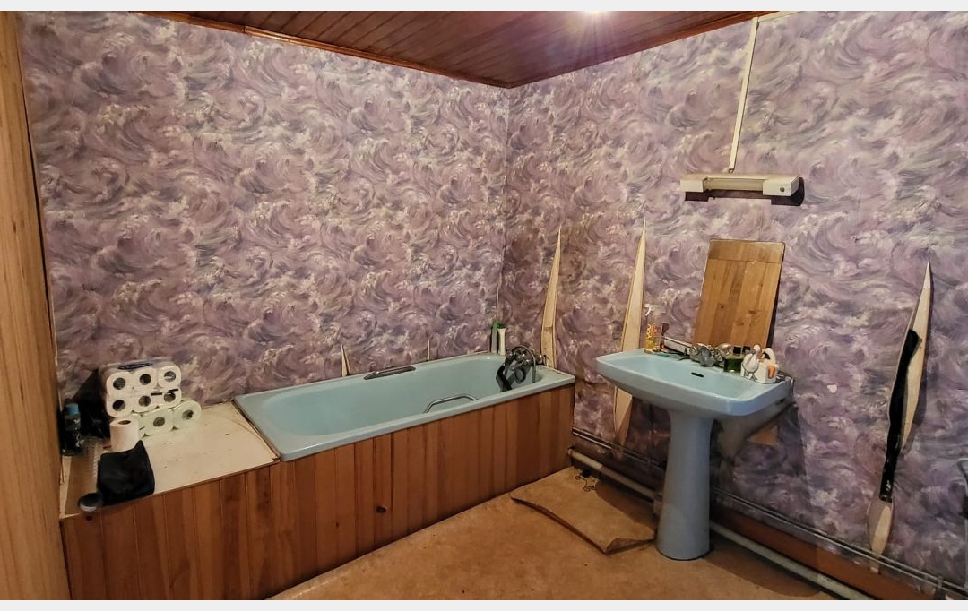 AGENCE TERRES D'IMMO : House | AURIAC-L'EGLISE (15500) | 160 m2 | 80 000 € 