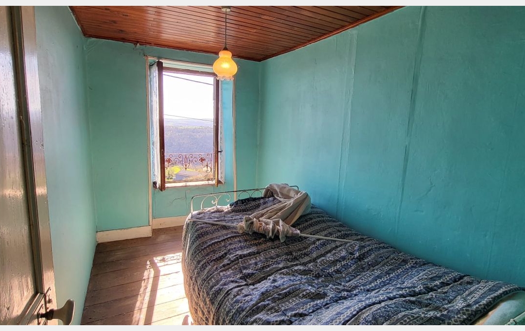 AGENCE TERRES D'IMMO : House | AURIAC-L'EGLISE (15500) | 160 m2 | 80 000 € 