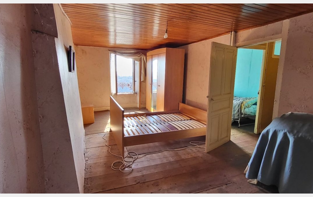 AGENCE TERRES D'IMMO : House | AURIAC-L'EGLISE (15500) | 160 m2 | 80 000 € 