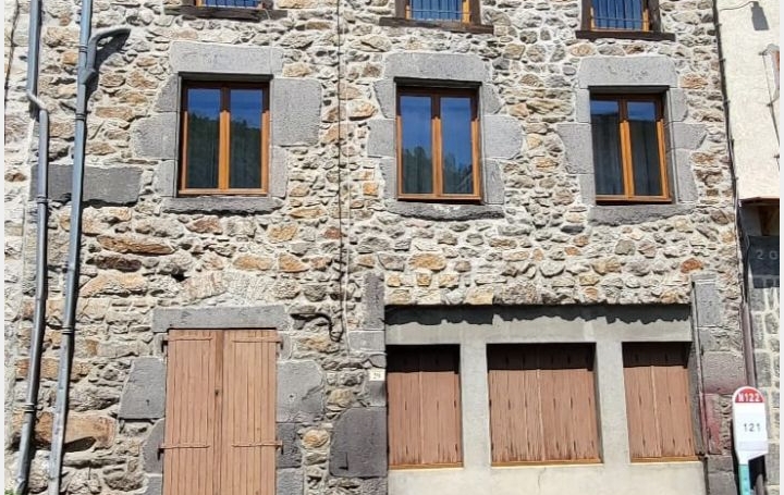  AGENCE TERRES D'IMMO Maison / Villa | FERRIERES-SAINT-MARY (15170) | 120 m2 | 75 000 € 